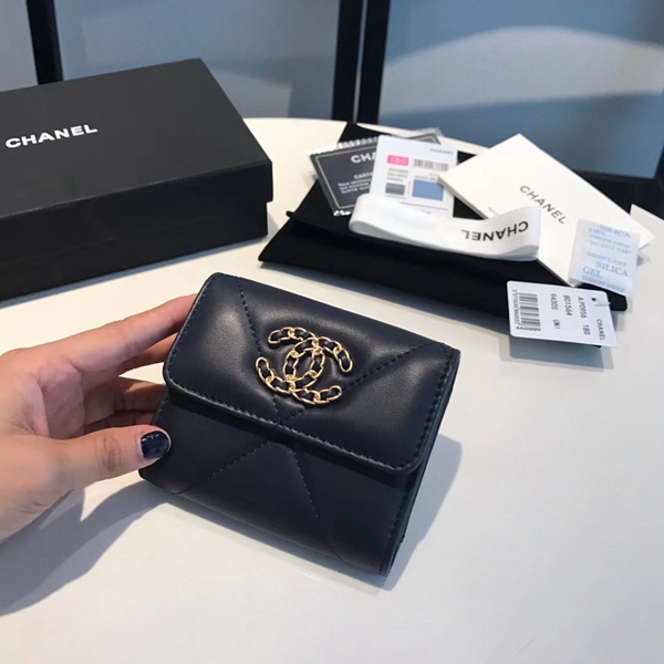 シャネル財布背面デザイン